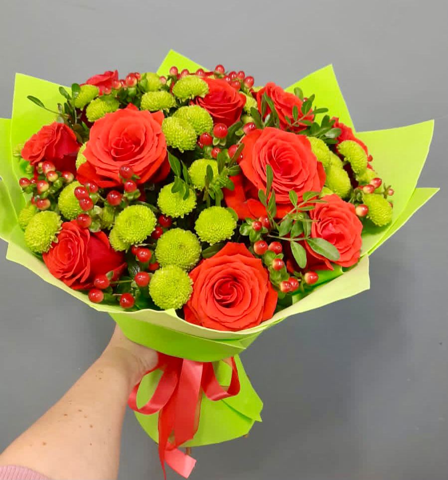 Букет цветов из: Хризантемы и Розы в Зеленый Бор