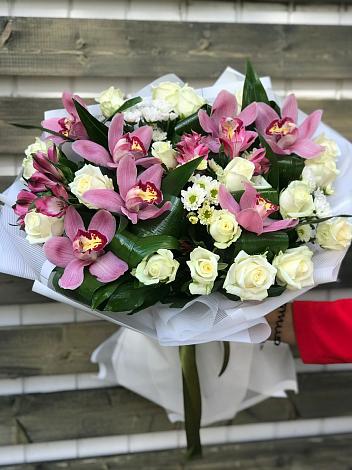 Букет цветов из: Розы и Хризантемы в Зеленый Бор