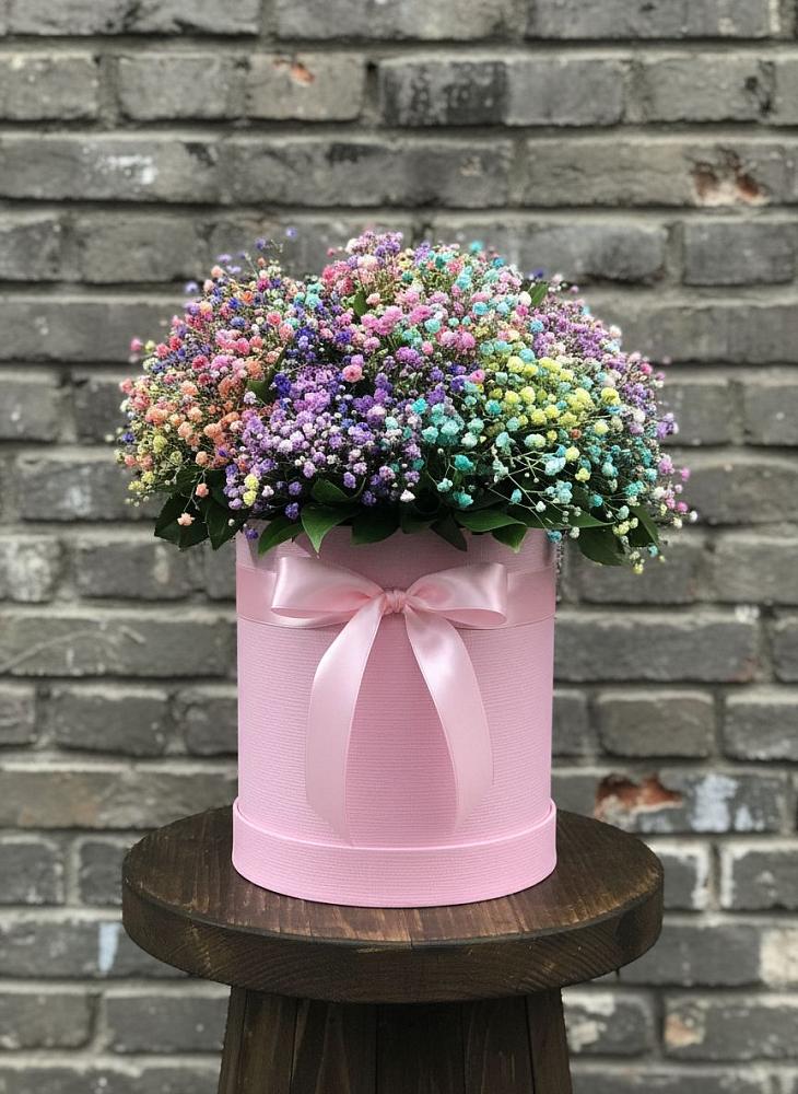 Цветочная композиция из Гипсофила и Розы в шляпной коробке в Зеленый Бор