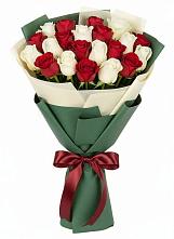 Букет Микс из красных и белых роз в Зеленый Бор