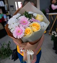 Букет цветов из:  Герберы, Розы и Хризантемы в Зеленый Бор