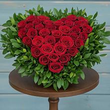 Цветочная композиция из Розы в виде сердца #REPLACE_PRED# Зеленый Бор