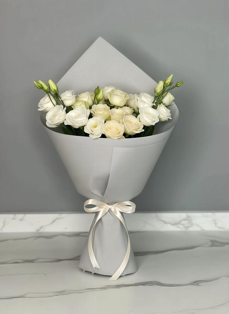 Букет цветов из: Розы и Лизиантусы в Зеленый Бор