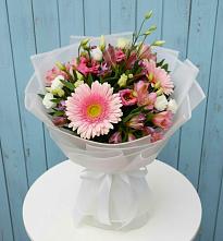 Букет цветов из:  Герберы, Альстромерии и Лизиантусы #REPLACE_PRED# Зеленый Бор