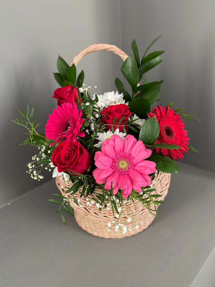 Цветочная композиция из Розы, Хризантемы и Герберы в корзине в Зеленый Бор