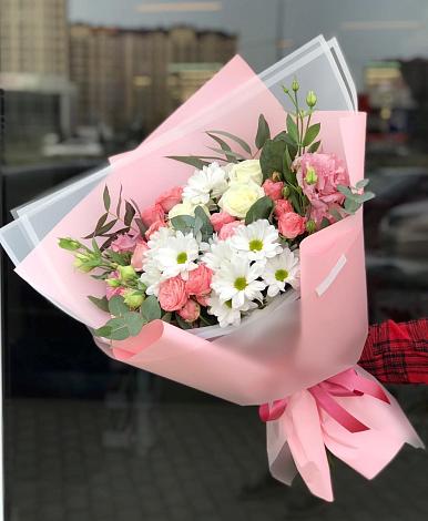 Букет цветов из: Розы, Лизиантусы и Хризантемы в Зеленый Бор