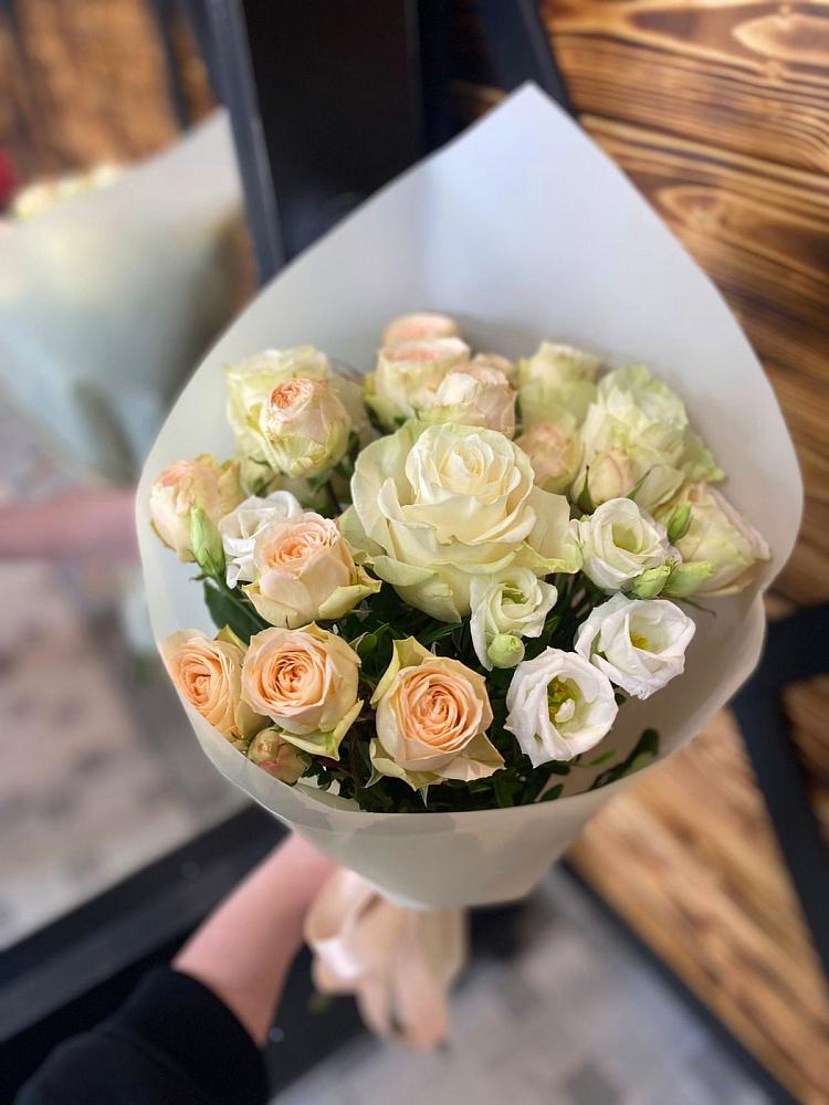 Букет цветов из: Розы и Лизиантусы в Зеленый Бор