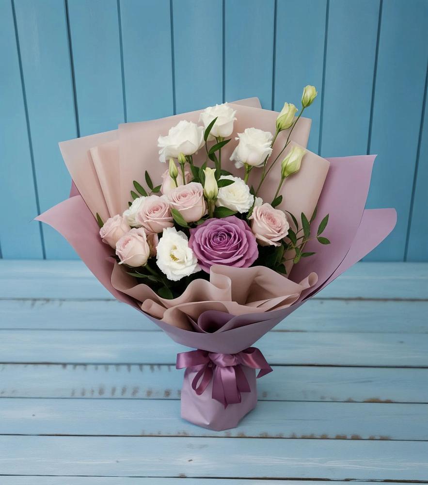 Букет цветов из: Розы и Лизиантусы в Зеленый Бор